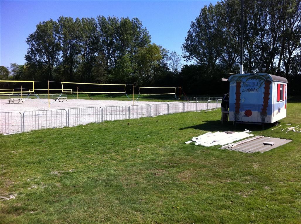 Beachvolleybalvelden klaar voor de eerste trainingen.