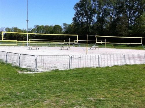 Elk seizoen weer lekker beachvolleyballen op de velden van Beachvolleybalclub de Zandbak.