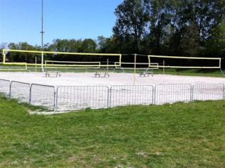 Elk seizoen weer lekker beachvolleyballen op de velden van Beachvolleybalclub de Zandbak.