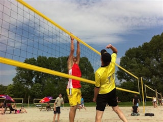 Opening beachvolleybal seizoen bij de Zandbak op zaterdag 28 april 2012