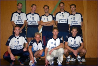 Thomas met de mannen van heren 1