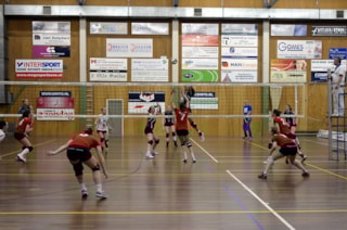 Dinto vrouwen in de wedstrijd tegen VC Velden