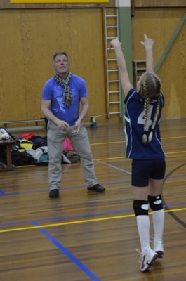 Noëlle oefent met trainer Geco