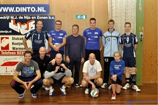 Famke met de mannen voor de wedstrijd