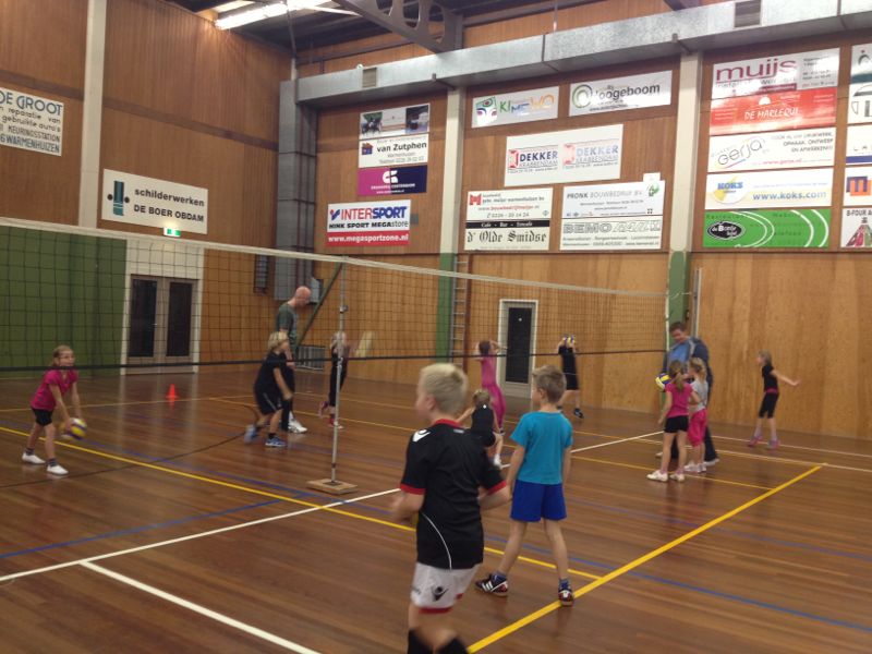 Training voor het Scholentoernooi groepen 3 en 4