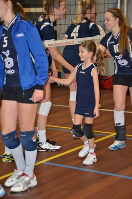 Handen  schudden voor de wedstrijd