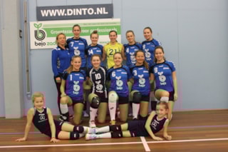 Britt samen met Aniek bij de Dinto dames