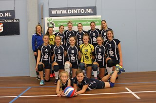 teamfoto met dames 1