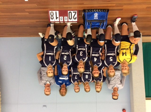 Meisjes A2 in nieuwe tenues