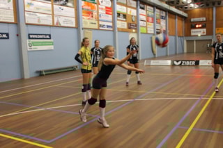 Serveren van de eerste bal