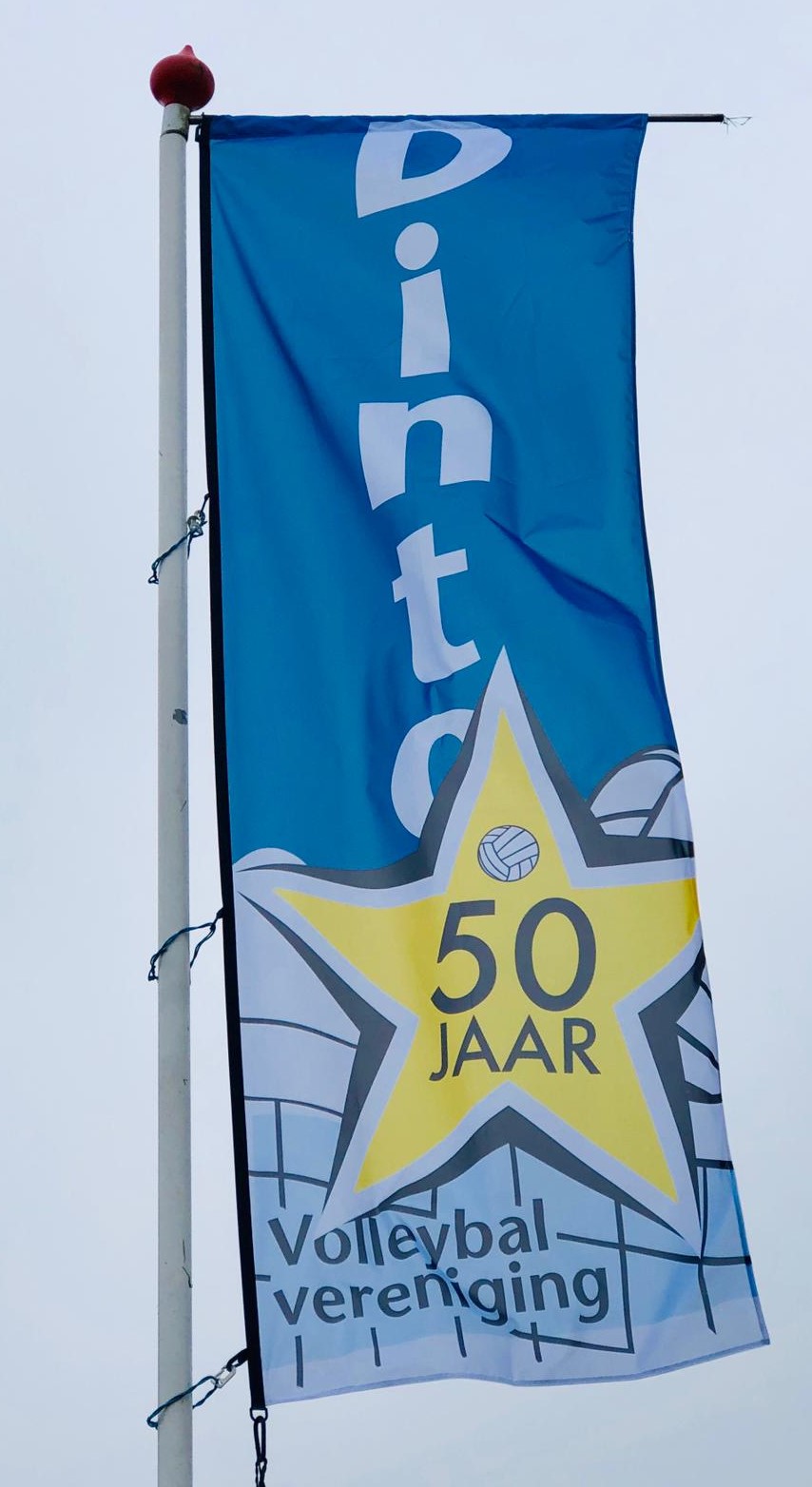 Speciale vlag gehesen door Jos en Jan