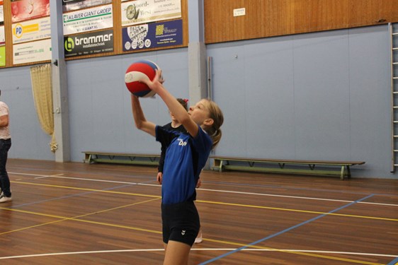 Bovenhandse bal spelen IMG_4898