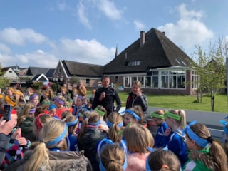 Bert en Leonie leggen uit wat er gaat gebeuren