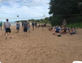 Volleyballen op het strand in Malawi