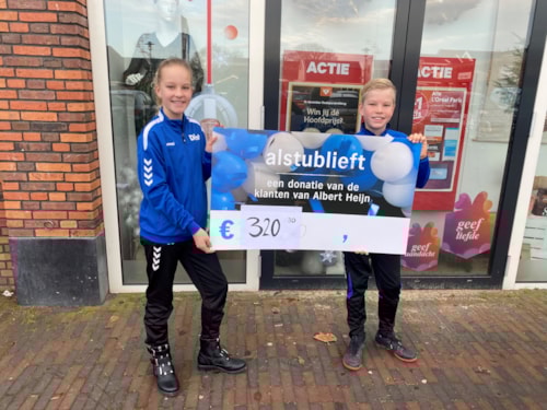 19-12-2020 Jill en Biko met de cheque