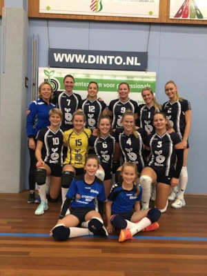 Senna en Ize met dames 1  IMG-20211114-WA0002