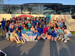NJGK 2023-05-13 Hoogeveen Teams en supporters met de bus