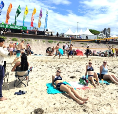 2023-07-25 Finette, Merel en Zoe,  pauze tussen de wedstrijden  IMG-20230725-WA0004